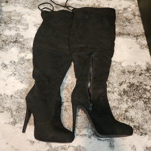 NWOT Brinley Co. High Heel Over-The-Knee Faux Suede Boots Wide Calf Size 8